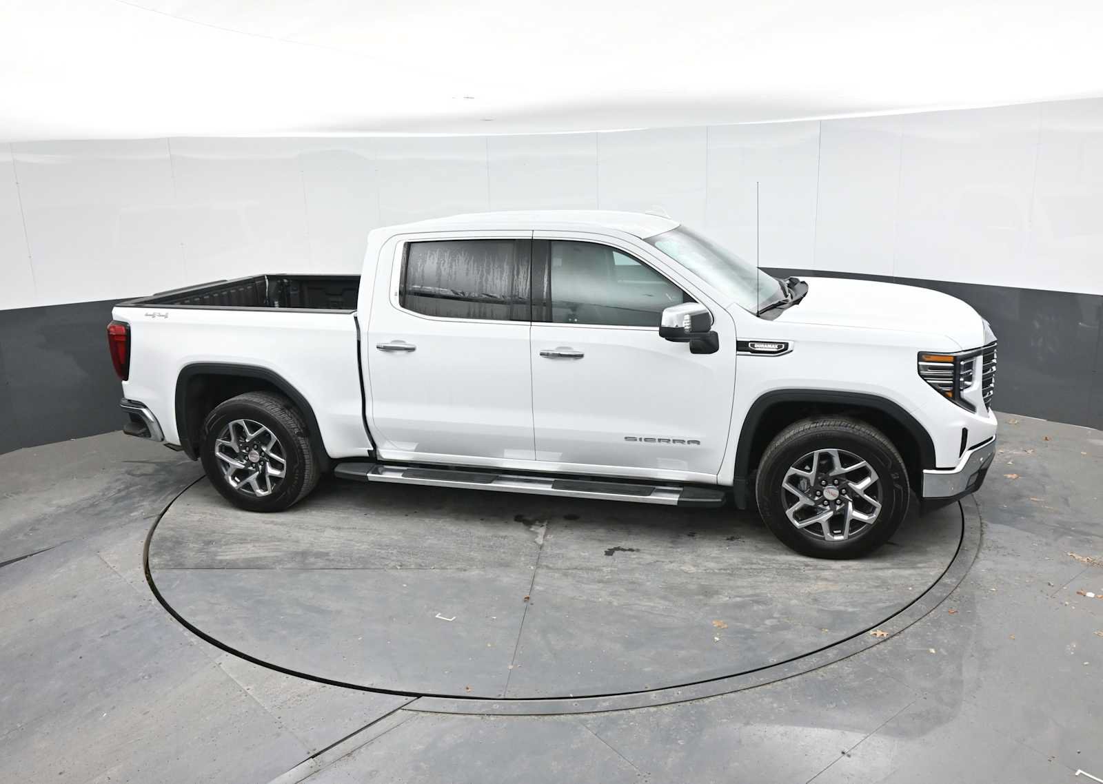 Used 2024 GMC Sierra 1500 SLT w/ SLT Premium Plus Package AWD/4WD image 35