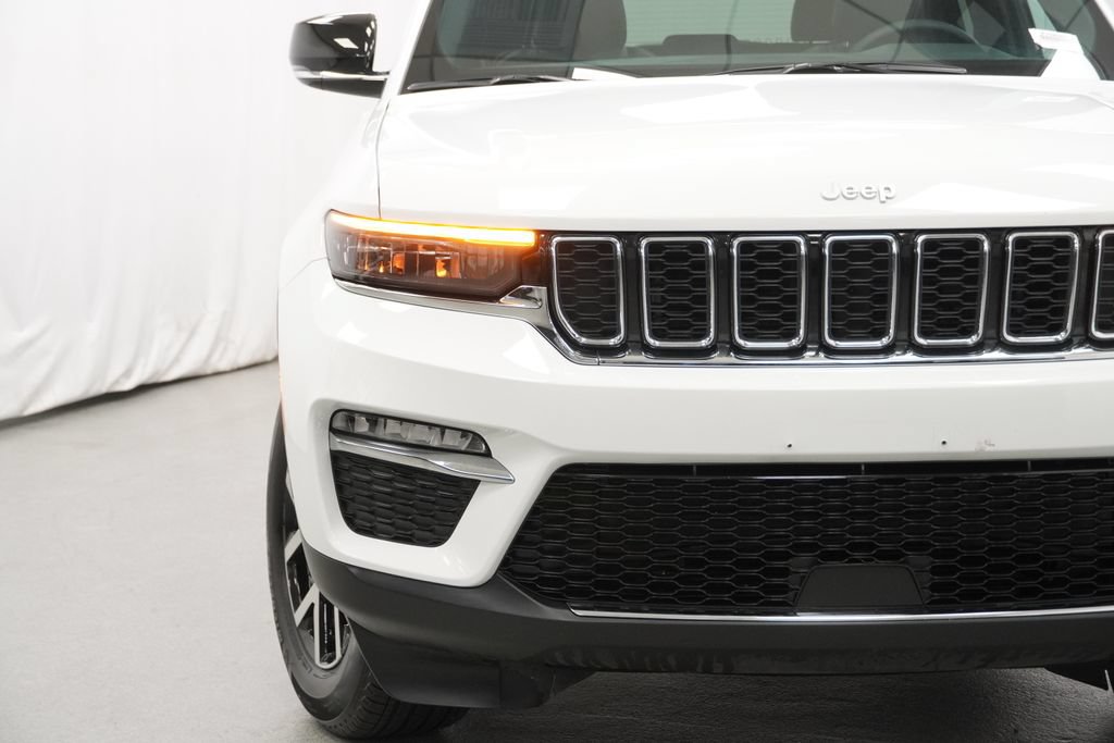 Certified 2025 Jeep Grand Cherokee Limited AWD/4WD image 6