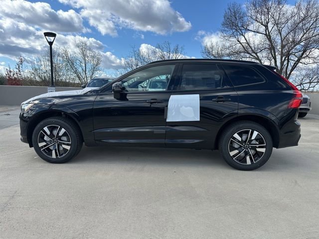 New 2026 Volvo XC60 B5 Plus w/ Climate Package image 4