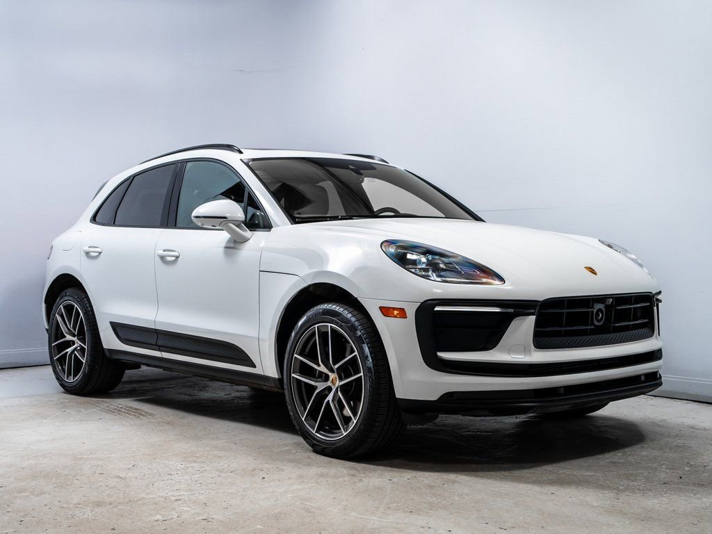 Certified 2025 Porsche Macan image 9