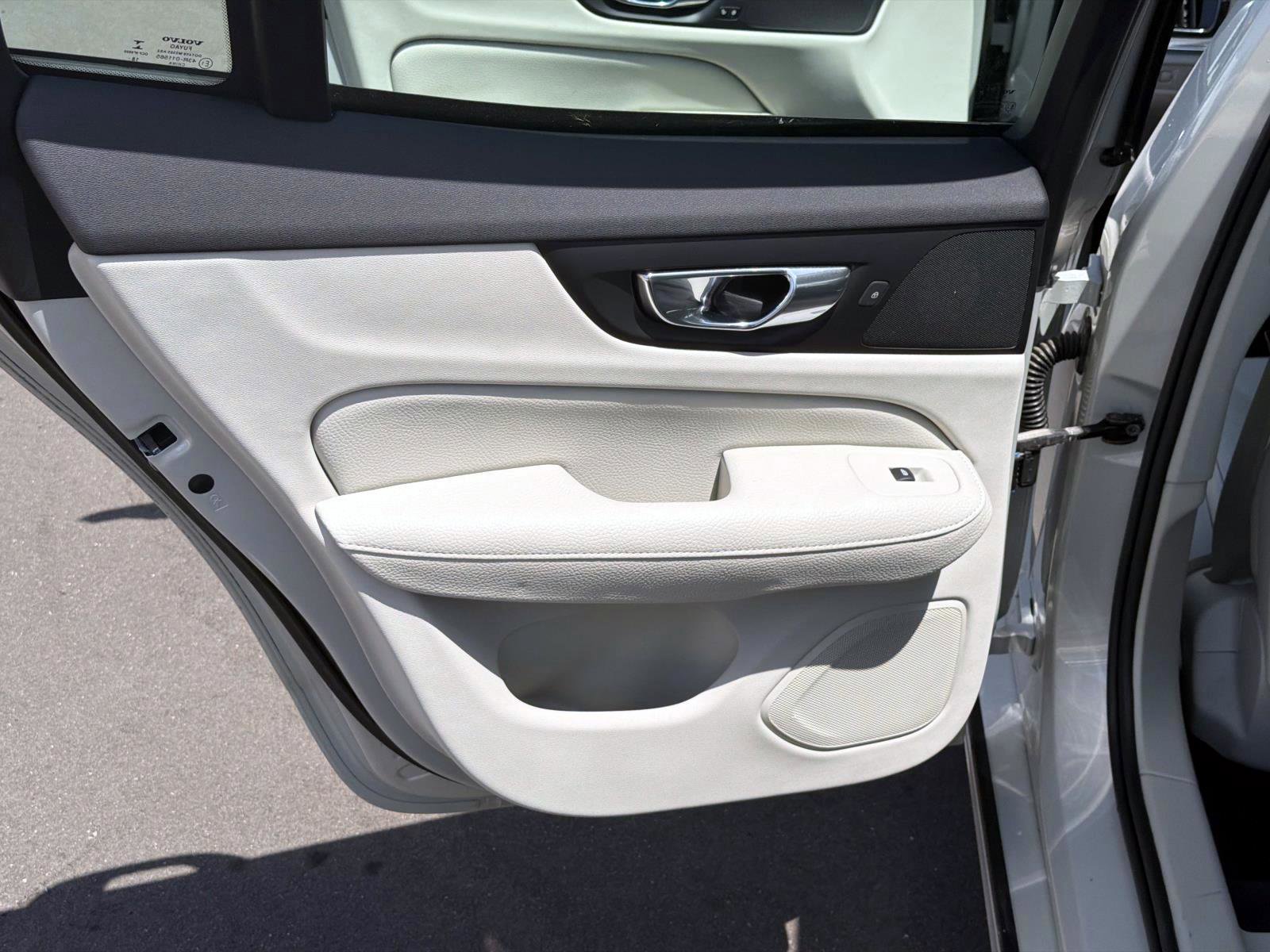 Used 2020 Volvo S60 T5 Momentum image 12