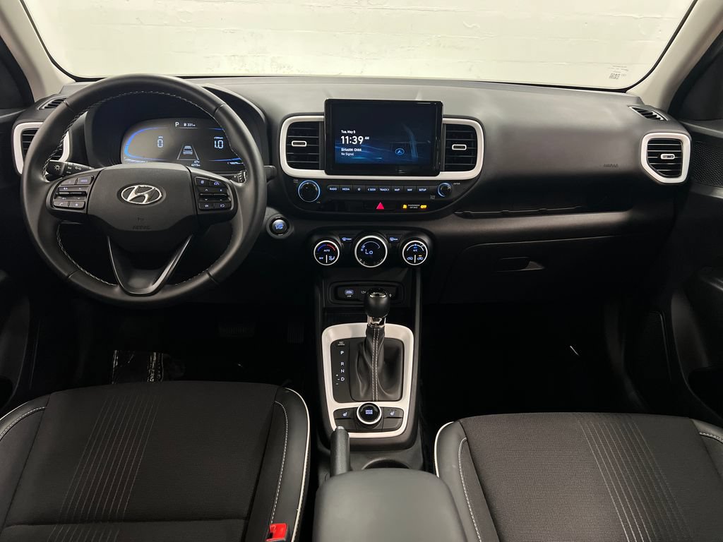 Used 2025 Hyundai Venue Limited FWD image 14