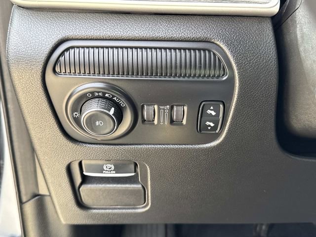 Used 2024 Jeep Wagoneer L Series II w/ Flexible Seating Group image 32