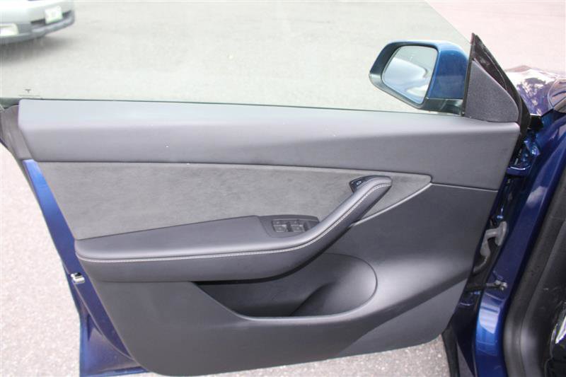 Used 2022 Tesla Model Y Long Range image 11