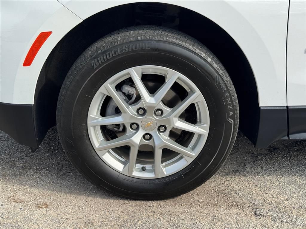 Used 2023 Chevrolet Equinox LS image 9