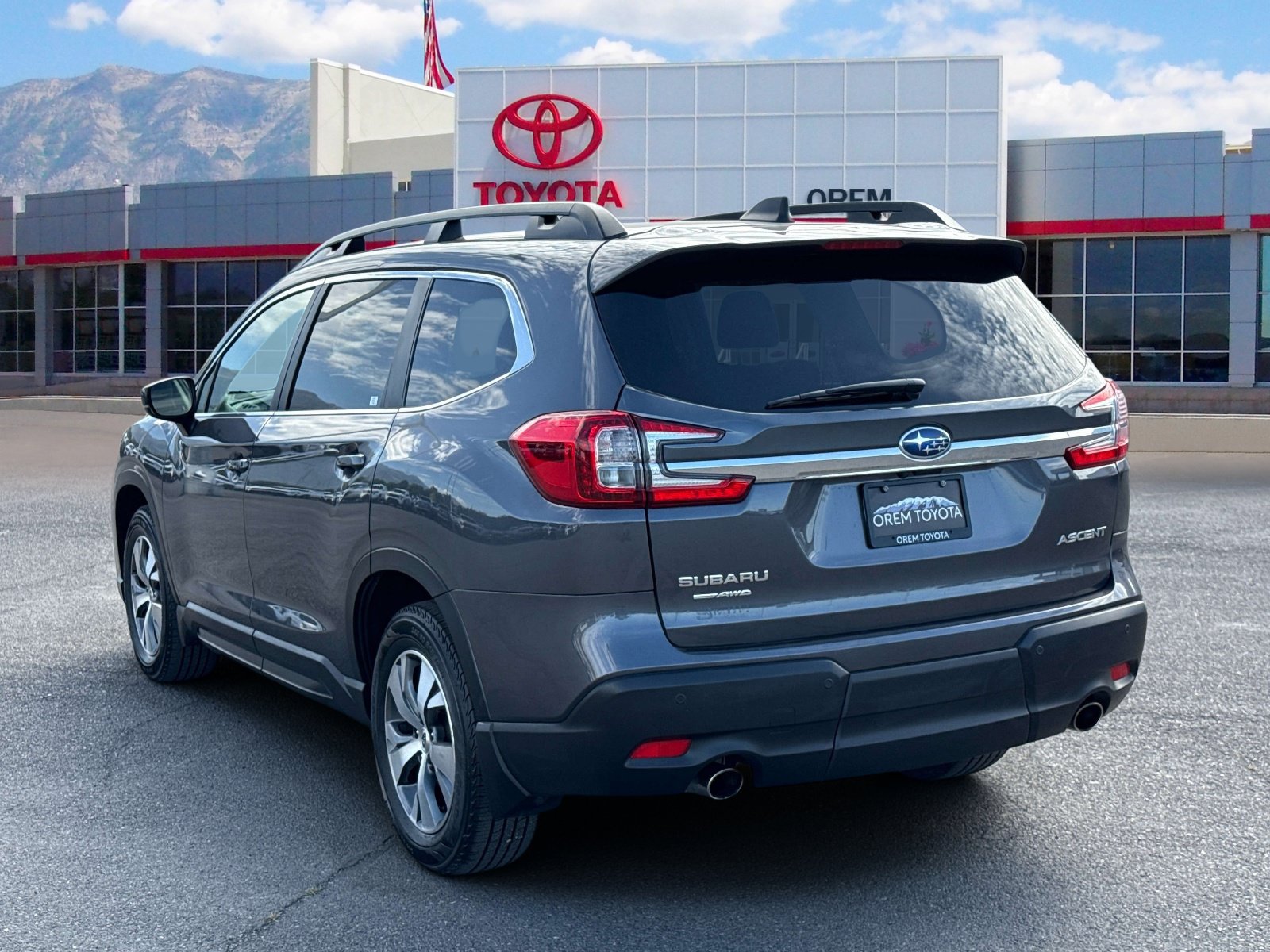 Used 2024 Subaru Ascent Premium w/ Convenience Package AWD/4WD image 5