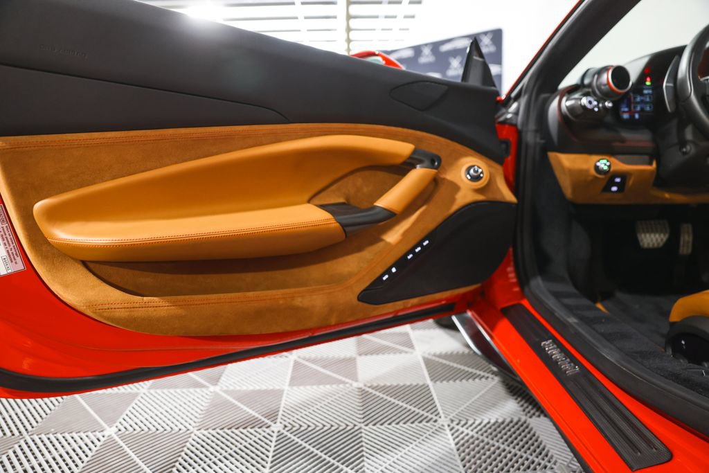 Used 2023 Ferrari F8 Tributo RWD image 33