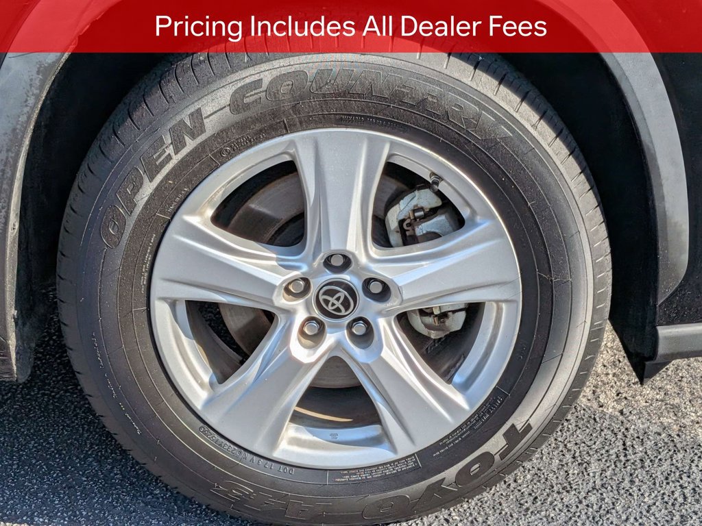 Used 2022 Toyota Highlander LE FWD image 12