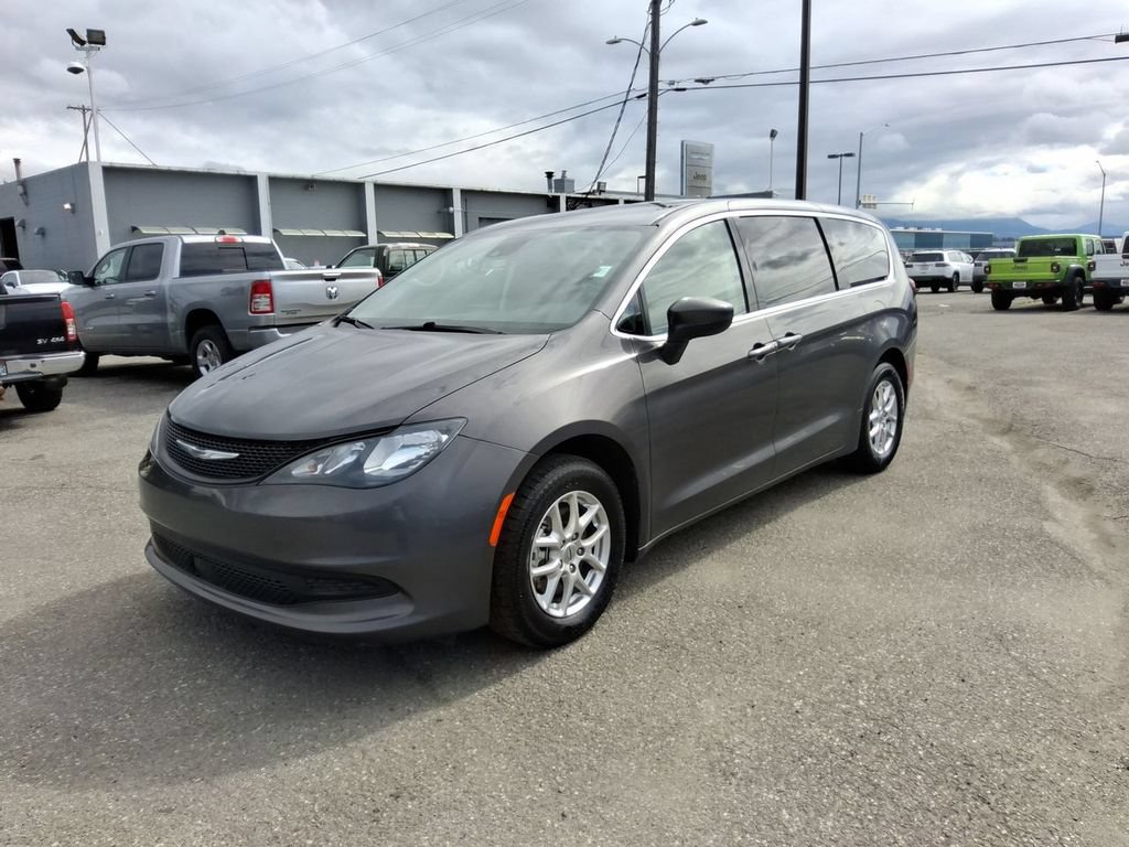 Certified 2023 Chrysler Voyager LX FWD image 4