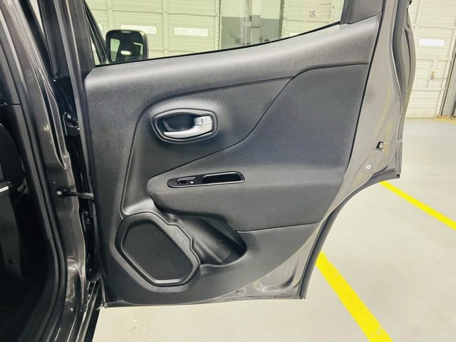 Used 2021 Jeep Renegade Latitude image 30