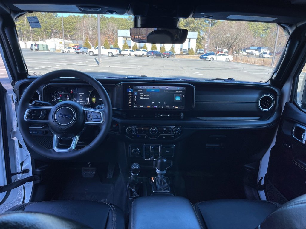 Used 2024 Jeep Wrangler Unlimited Sahara w/ Technology Group image 8