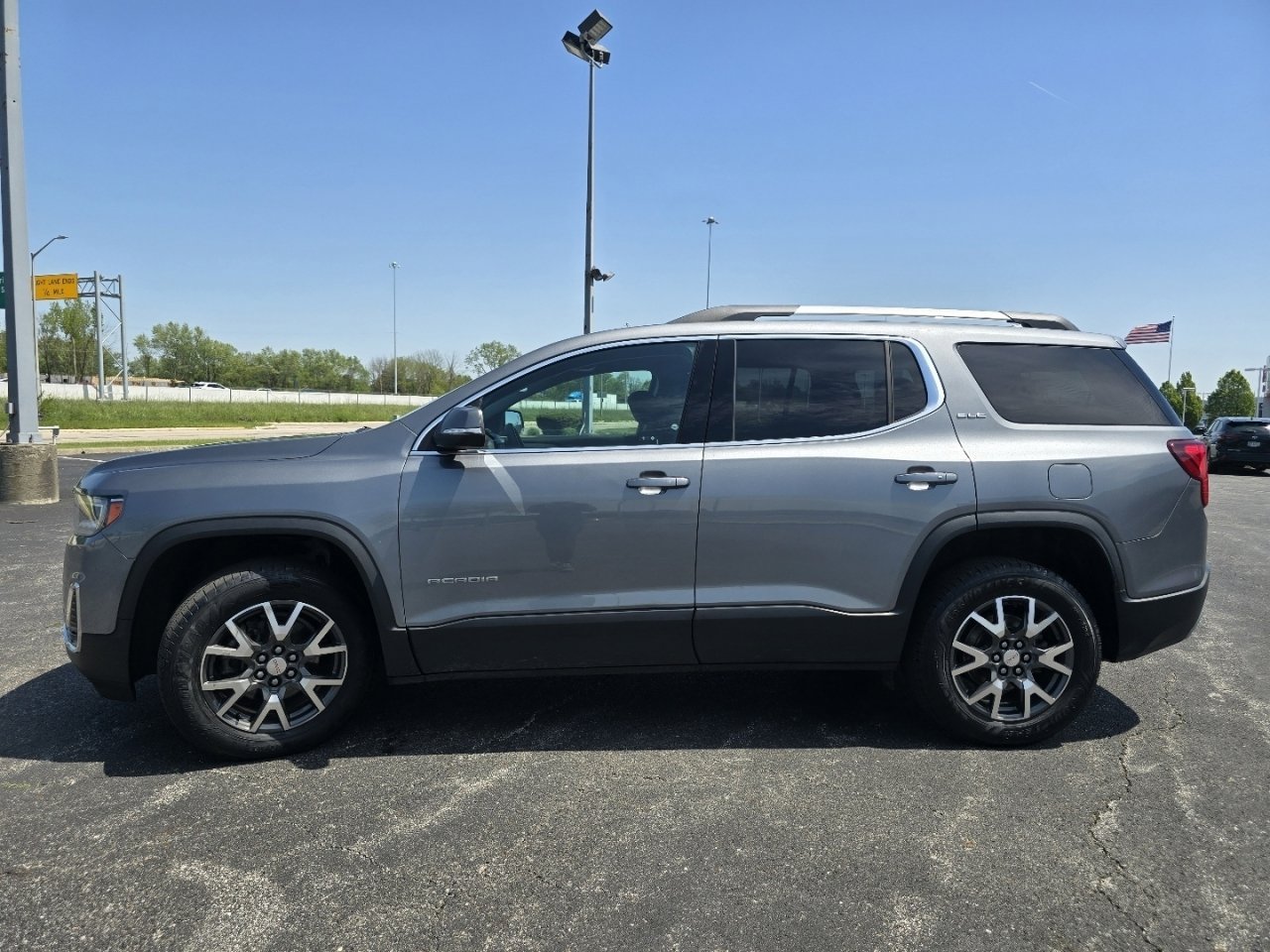 Used 2021 GMC Acadia SLE w/ Driver Convenience Package FWD image 11