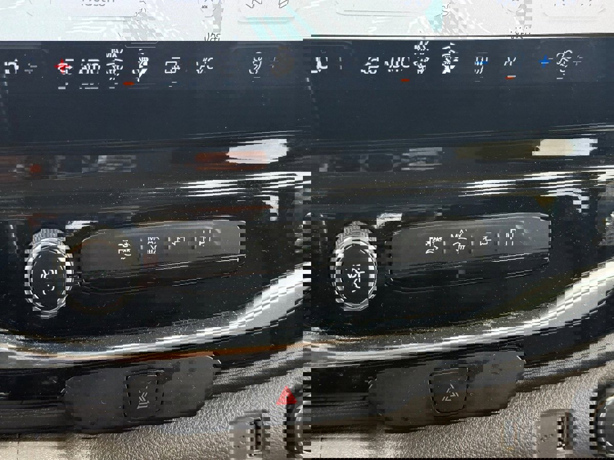 Used 2023 Ford Transit 350 XLT image 29