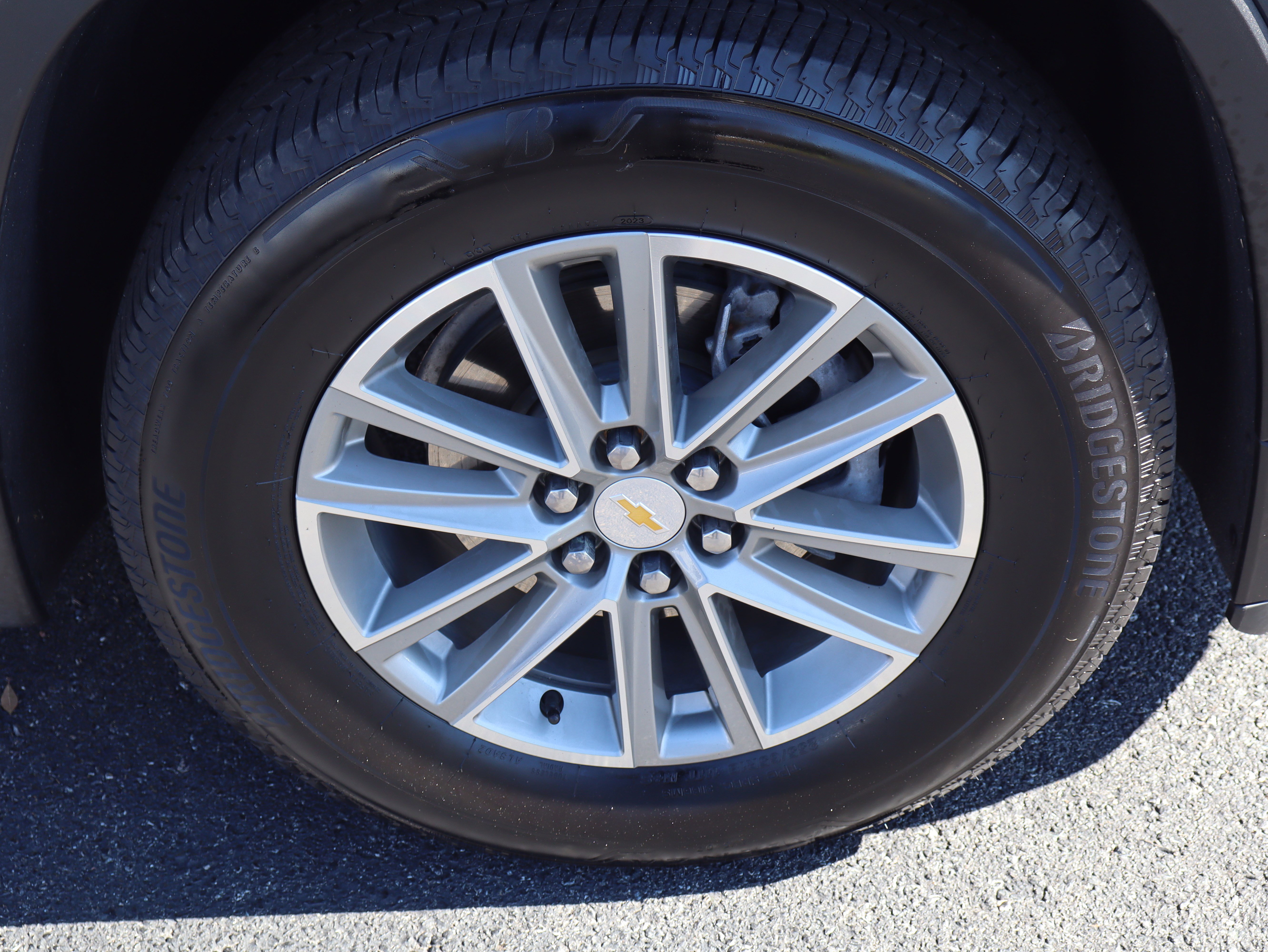 Used 2023 Chevrolet Traverse LT image 11