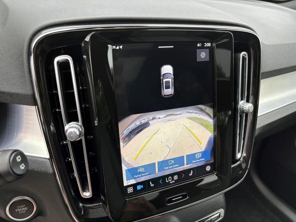 Used 2025 Volvo XC40 B5 Core image 20