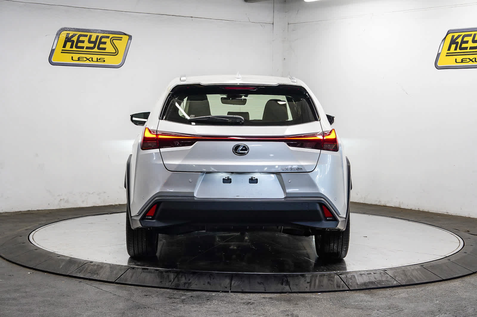 Used 2024 Lexus UX 250h FWD image 3
