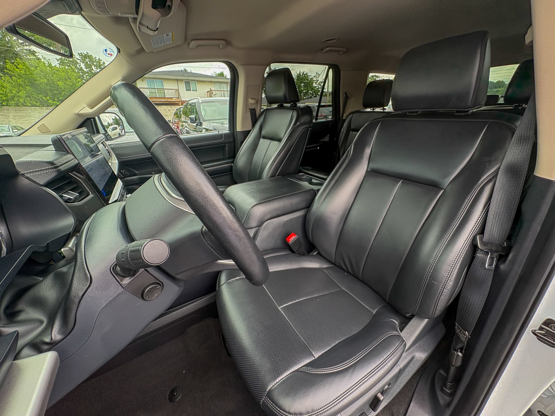Used 2024 Ford Expedition XLT AWD/4WD image 23