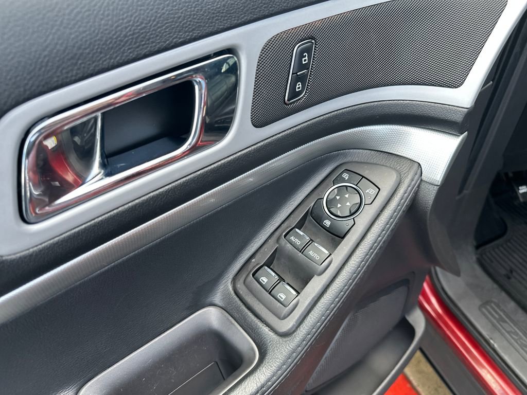 Used 2014 Ford Explorer XLT w/ Equipment Group 202A AWD/4WD image 11