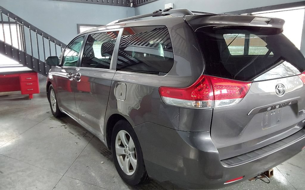 Used 2011 Toyota Sienna LE FWD image 25