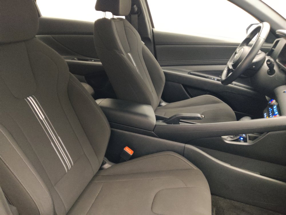 Used 2025 Hyundai Elantra Sport FWD image 21