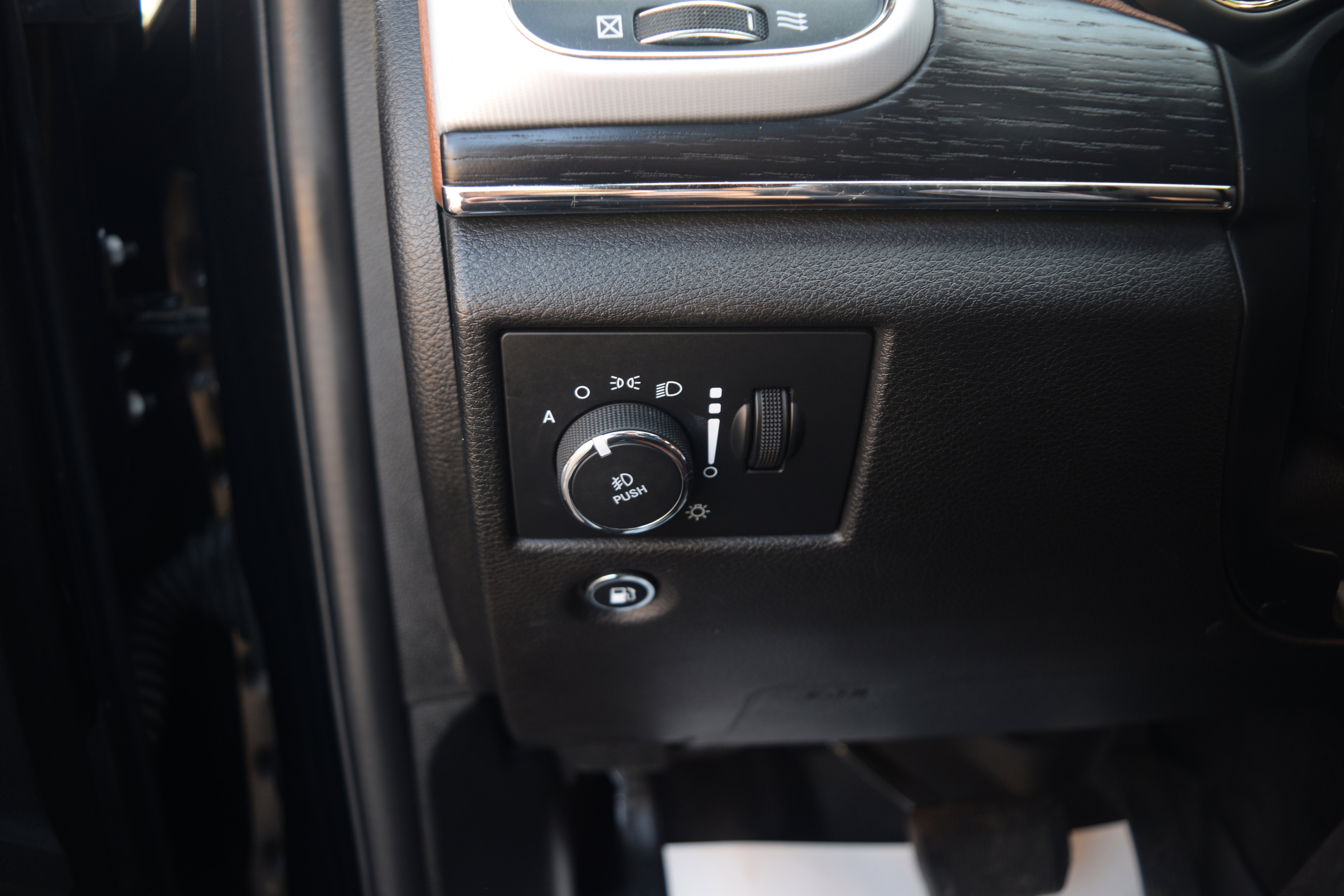 Used 2018 Jeep Grand Cherokee Summit w/ Platinum Series Group image 7