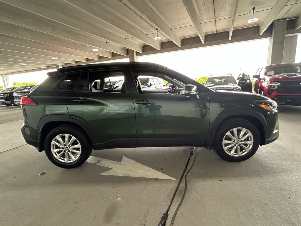 Used 2023 Toyota Corolla Cross LE w/ Moonroof Package FWD image 6