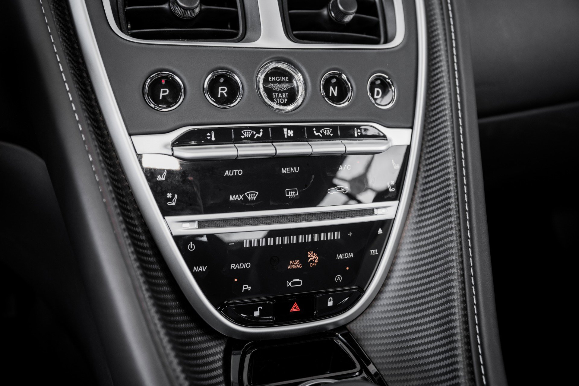 Used 2023 Aston Martin DB11 Coupe image 20