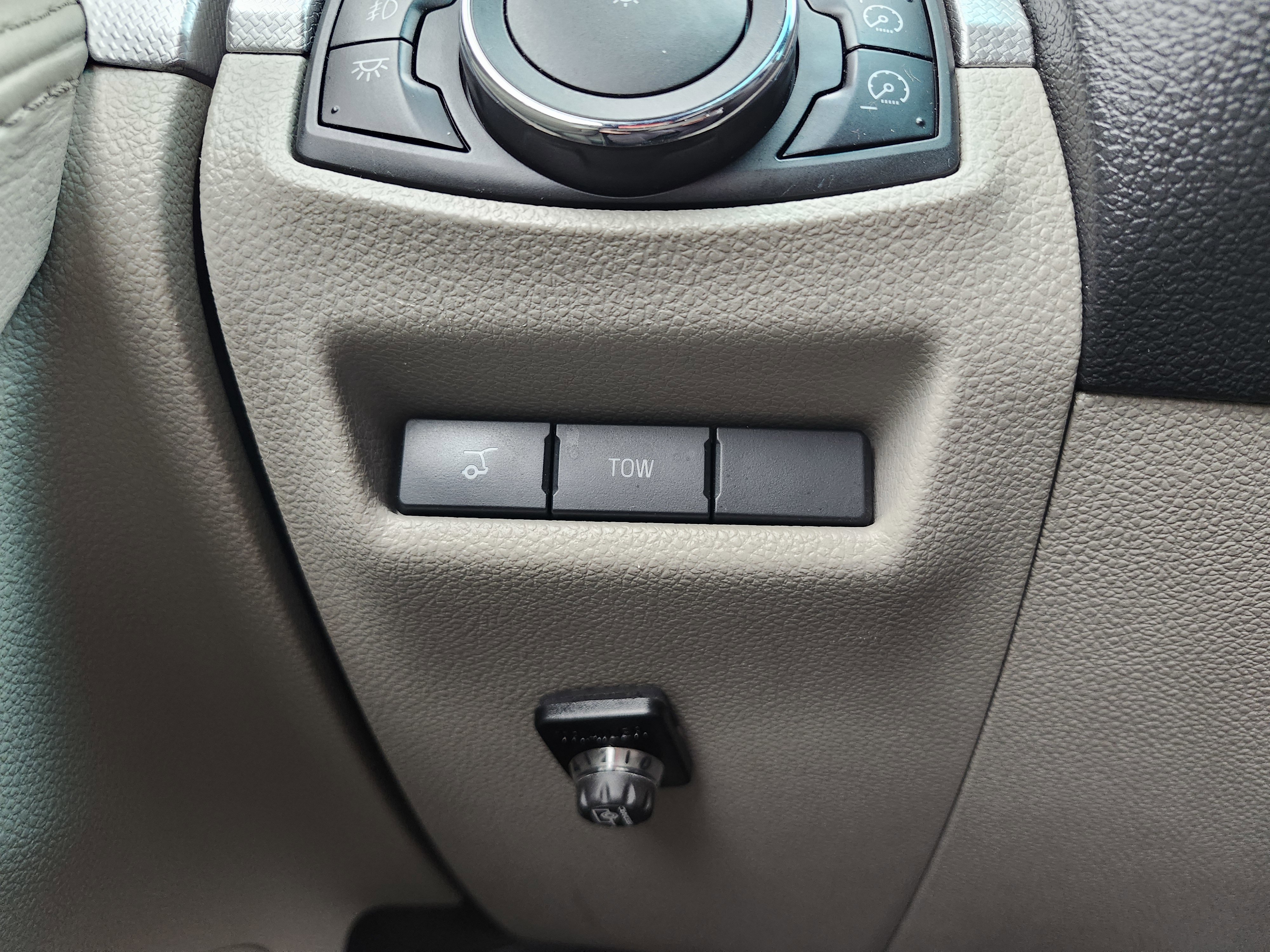 Used 2013 Ford Explorer XLT image 39