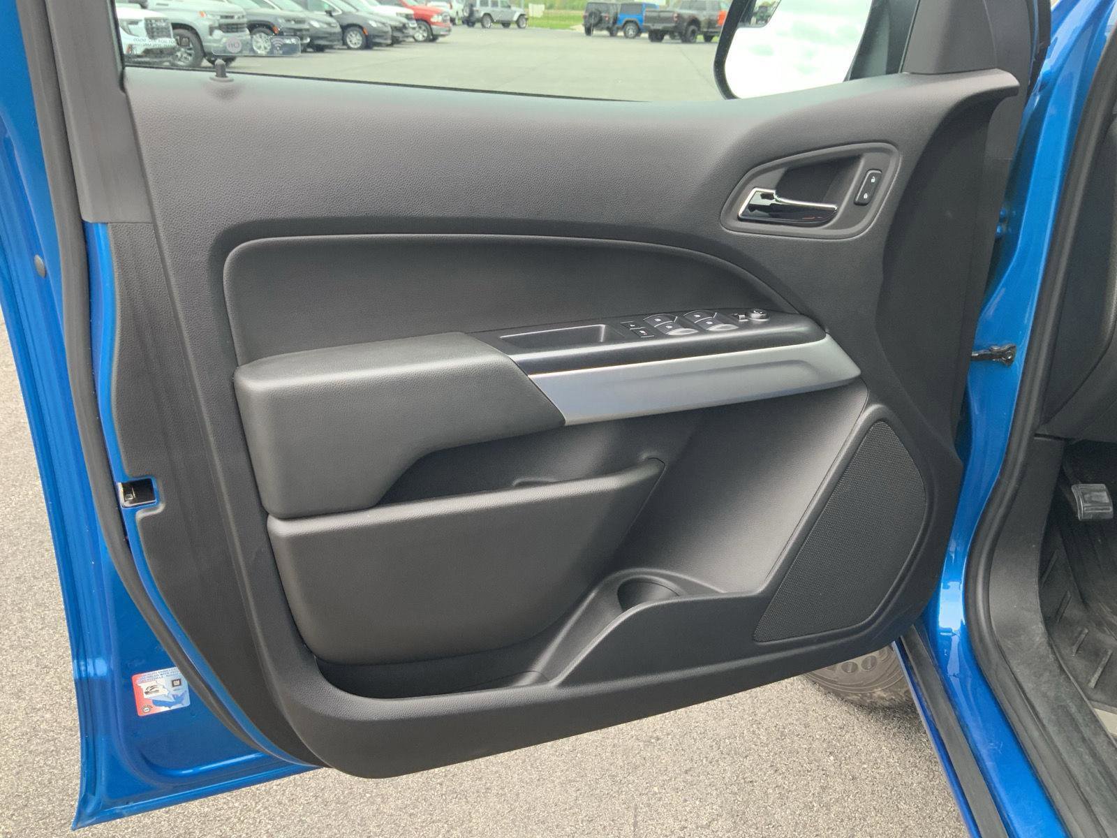 Used 2022 Chevrolet Colorado LT w/ Luxury Package image 21