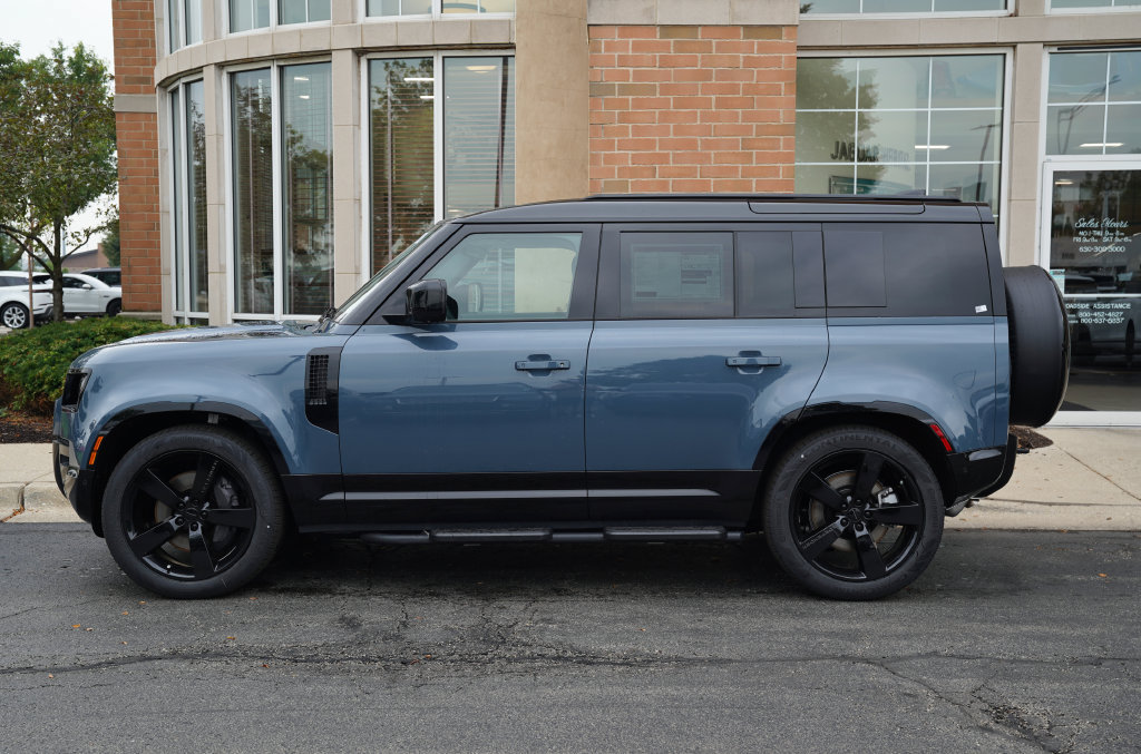 New 2026 Land Rover Defender 110 X-Dynamic SE AWD/4WD image 2
