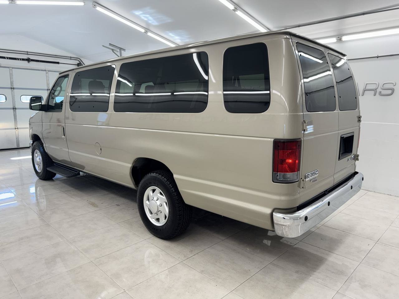 Used 2012 Ford E-350 and Econoline 350 XLT RWD image 7