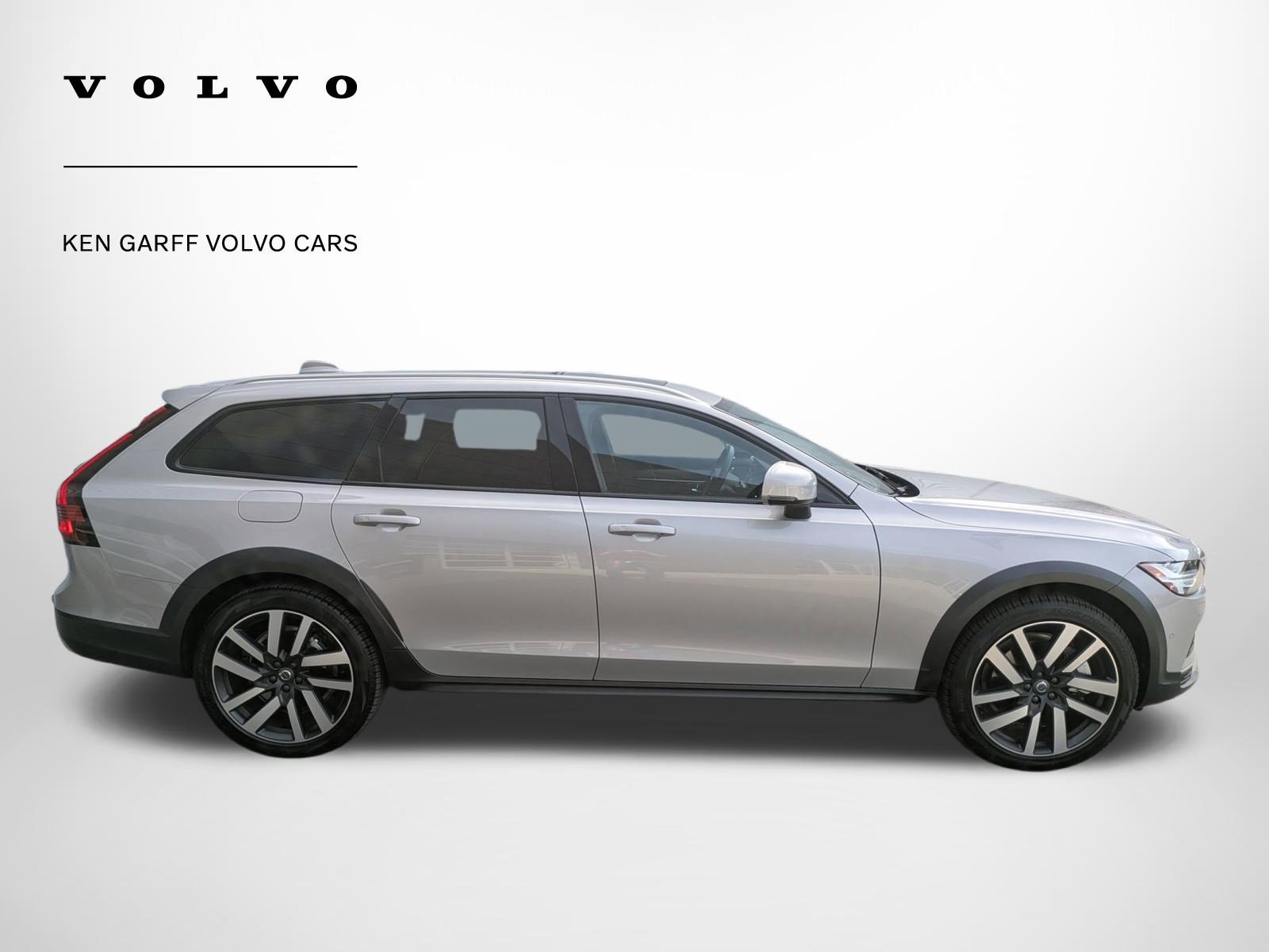 Used 2025 Volvo V90 B6 Cross Country Ultra w/ Protection Package Premier image 2