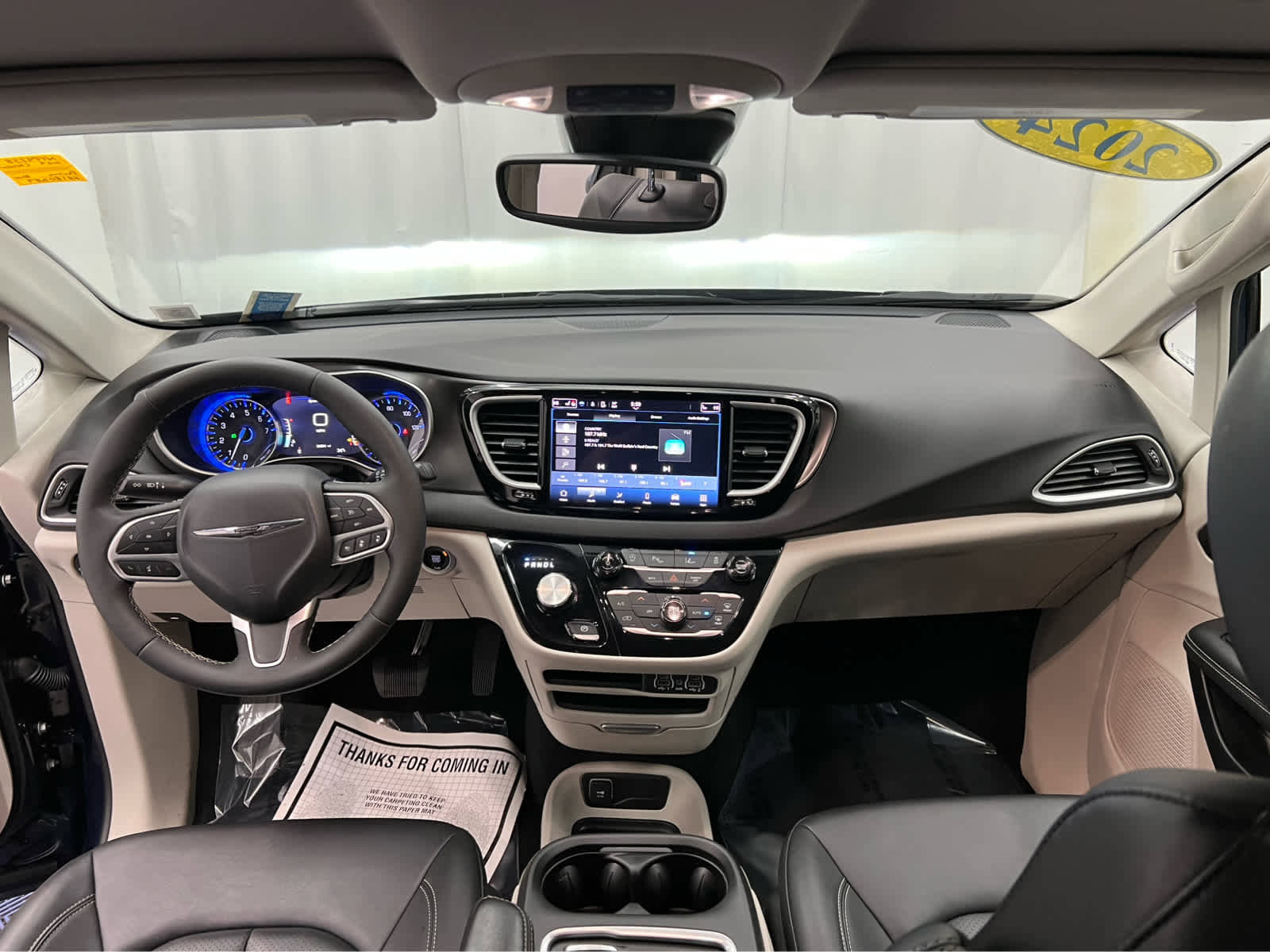 Used 2024 Chrysler Pacifica Touring-L image 33