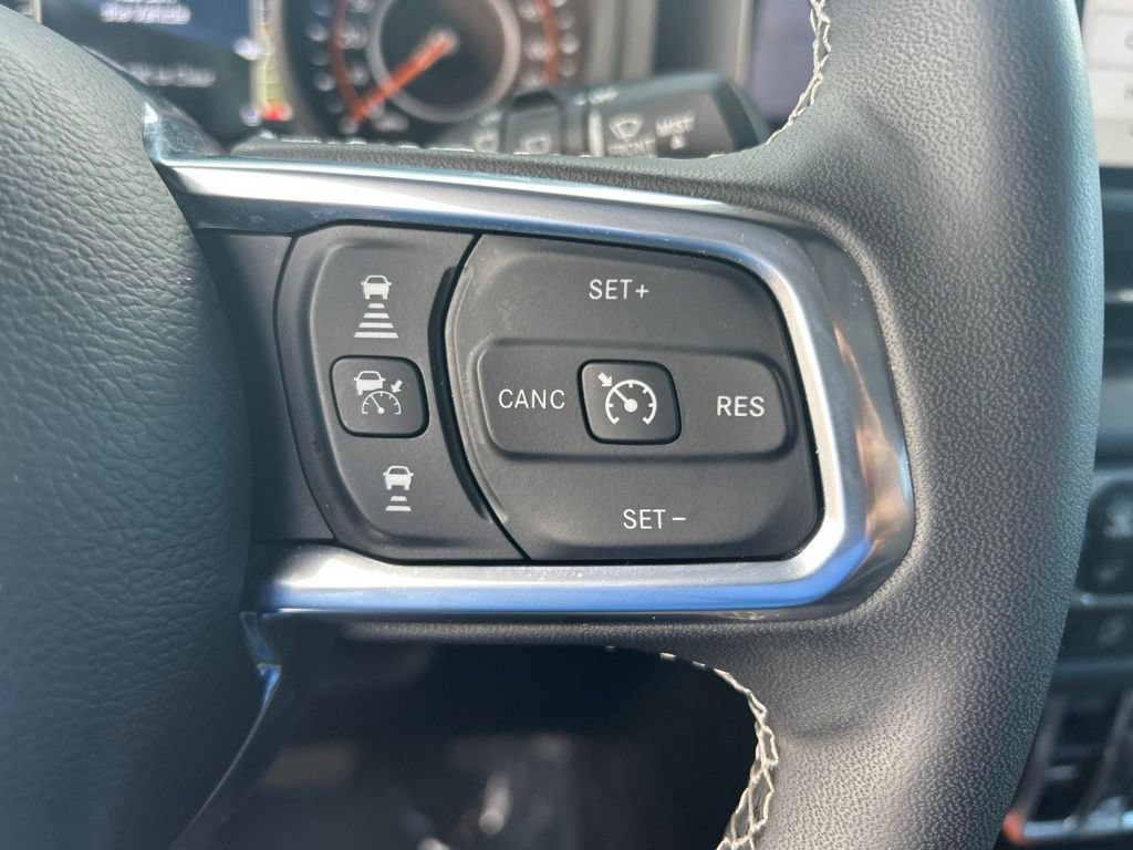 Used 2025 Jeep Wrangler Unlimited Sahara AWD/4WD image 41