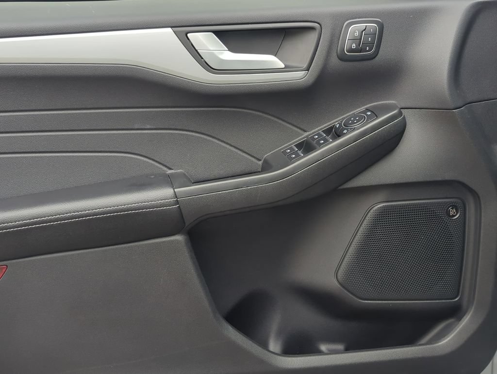 Used 2025 Ford Escape SE w/ PHEV Premium Package FWD image 13