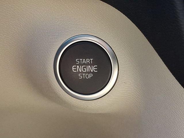 Certified 2024 Volvo XC40 B5 Ultimate w/ Protection Package Premier AWD/4WD image 27