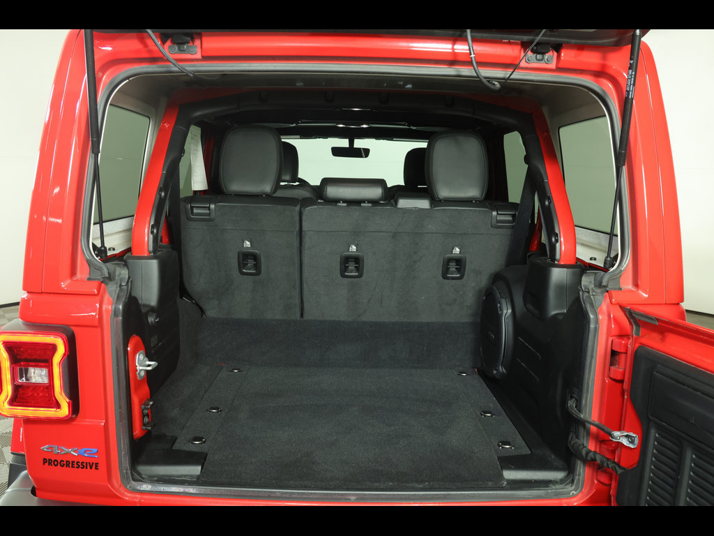 Used 2022 Jeep Wrangler Unlimited Sahara AWD/4WD image 11