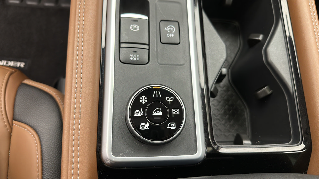 Used 2025 Nissan Pathfinder Platinum AWD/4WD image 21