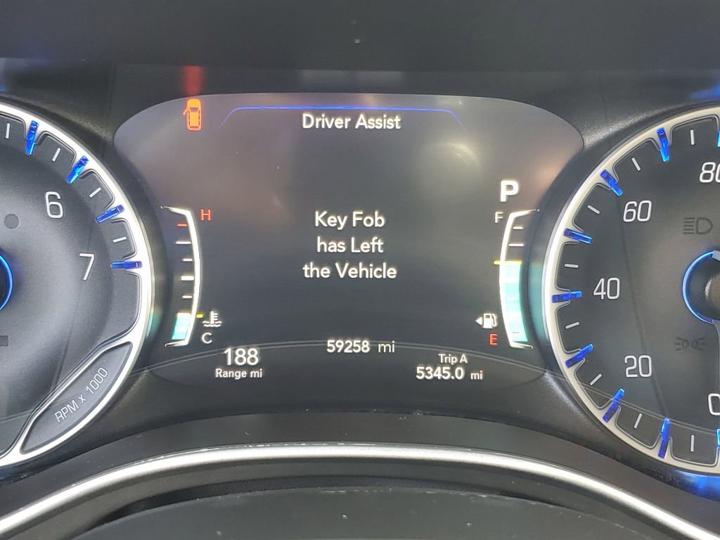 Used 2025 Chrysler Pacifica Select image 15