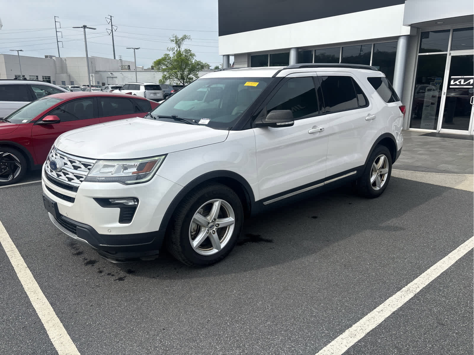 Used 2019 Ford Explorer XLT w/ Equipment Group 202A image 2