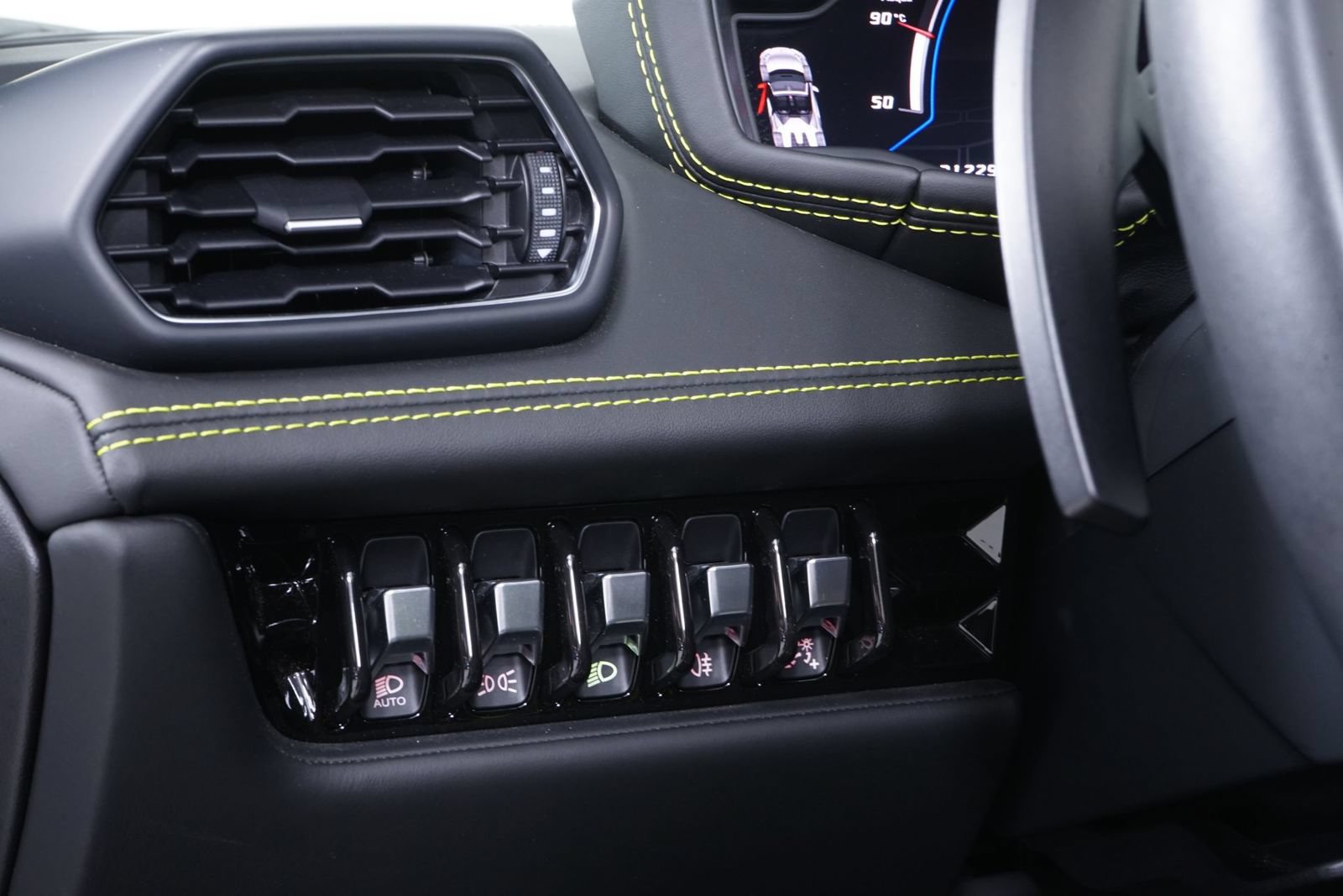 Used 2020 Lamborghini Huracan EVO RWD image 26