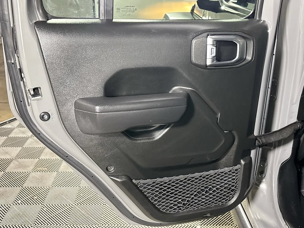 Used 2022 Jeep Wrangler Unlimited Rubicon AWD/4WD image 16