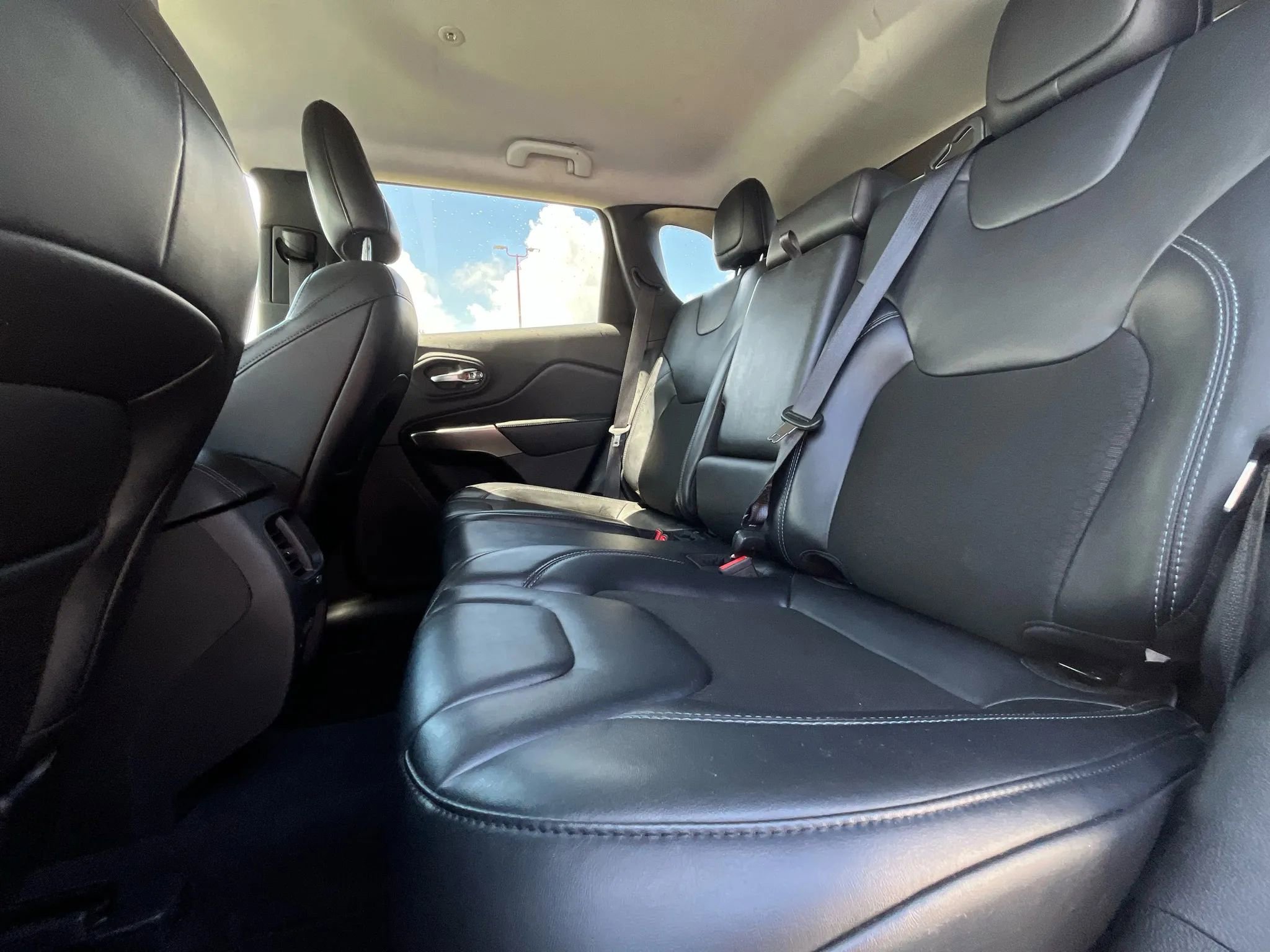 Used 2020 Jeep Cherokee Latitude Plus image 11