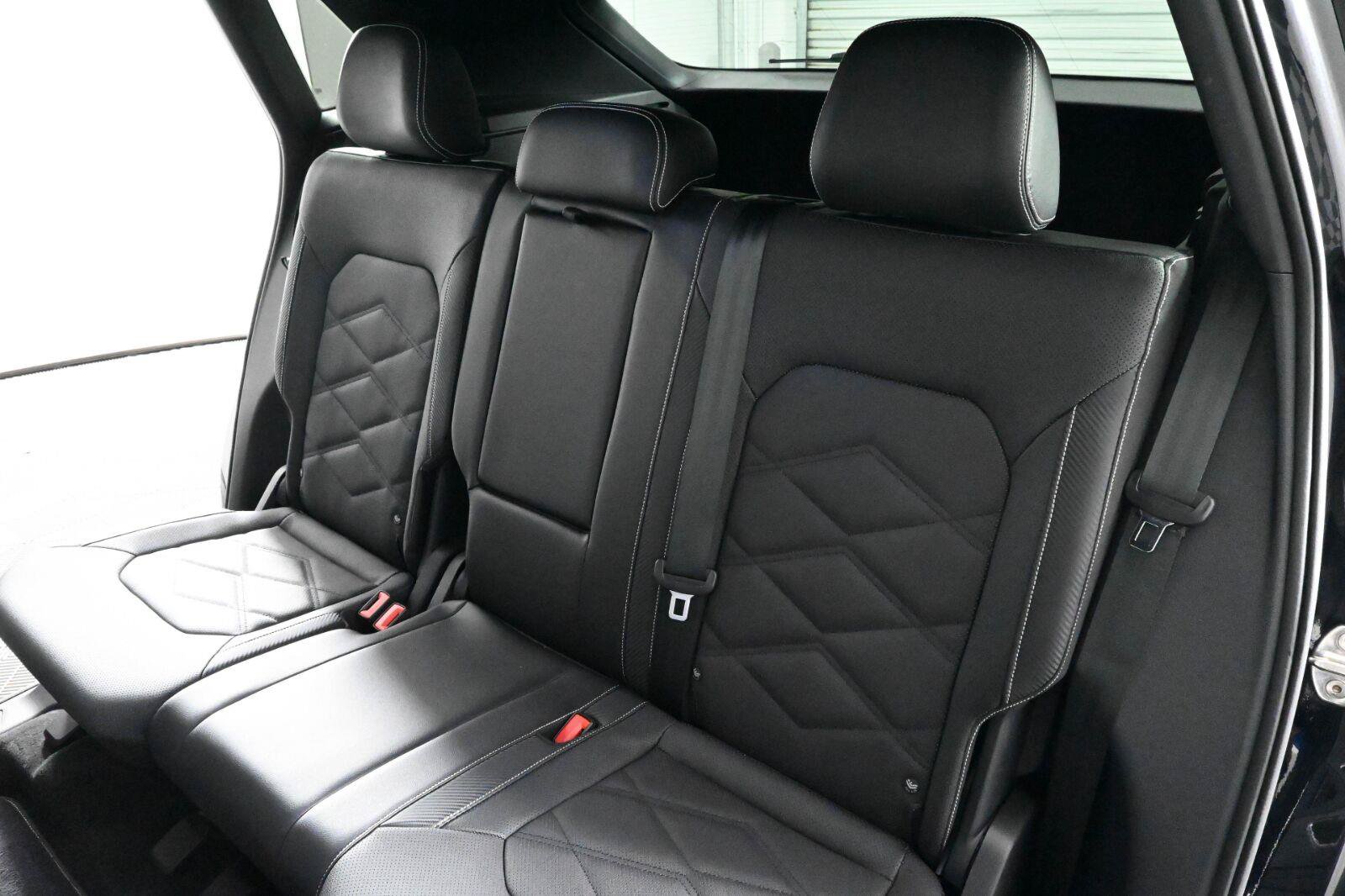 Used 2024 Volkswagen Atlas Cross Sport SE FWD image 11