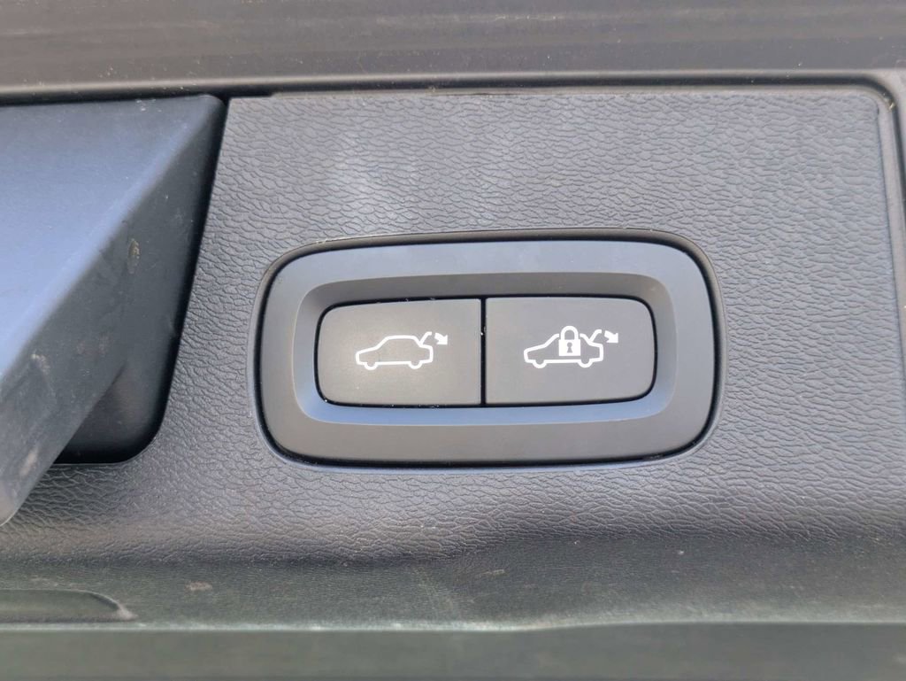 Used 2024 Volvo XC60 B5 Core AWD/4WD image 13