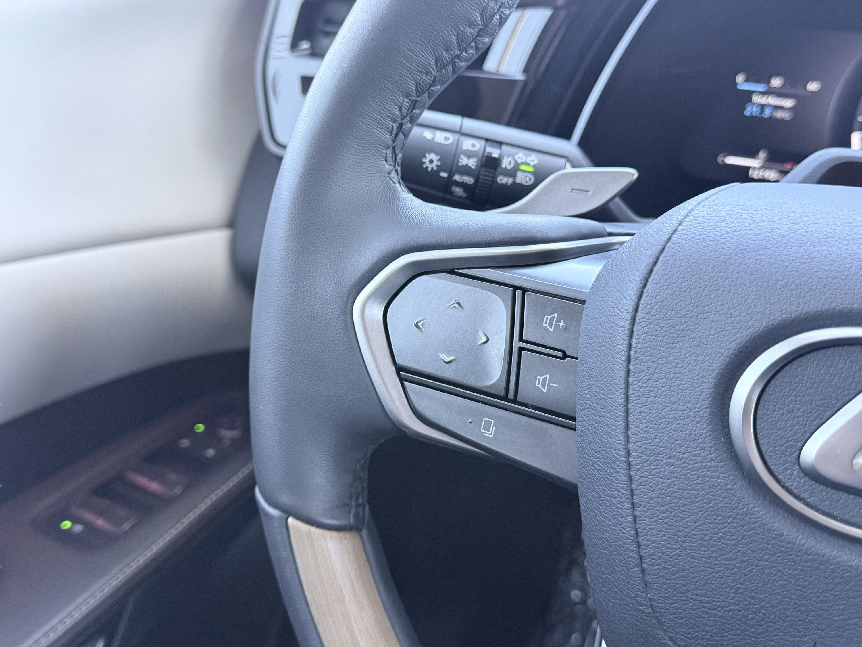 Used 2025 Lexus RX 350 Premium Plus w/ Convenience Package image 68