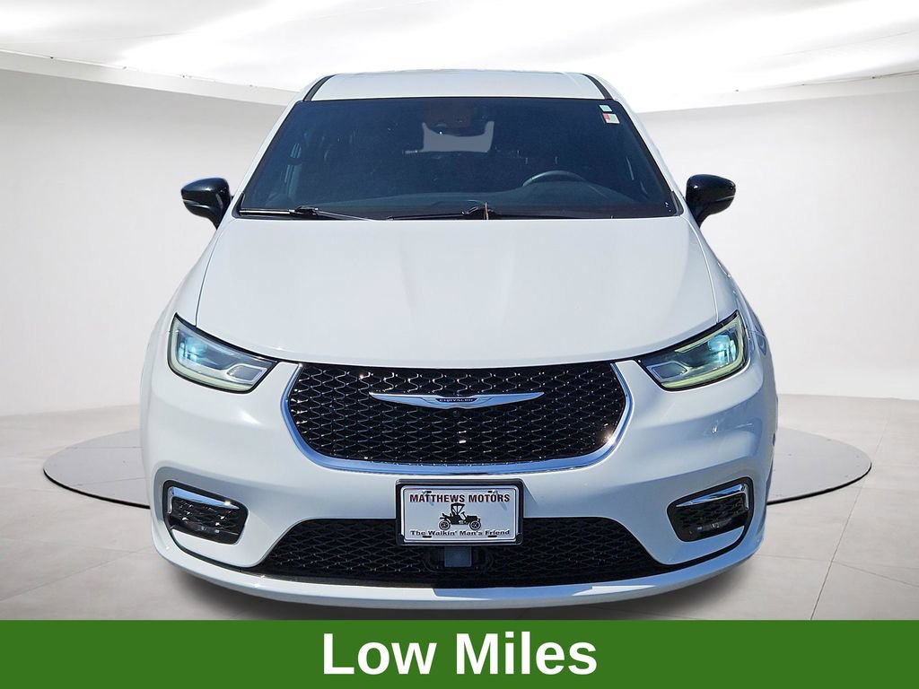Used 2025 Chrysler Pacifica Select FWD image 2