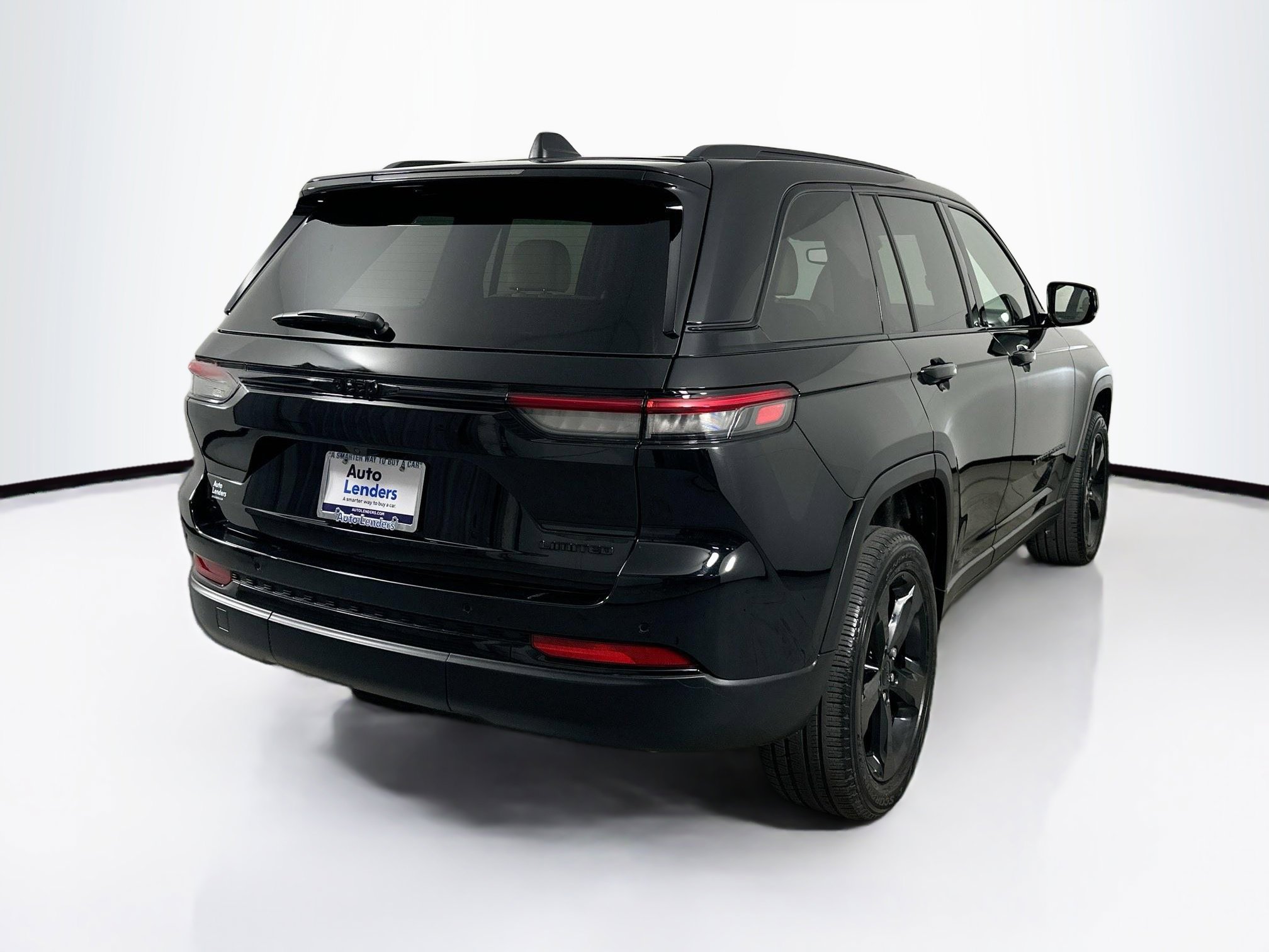 Used 2023 Jeep Grand Cherokee Limited w/ Black Appearance Package image 5