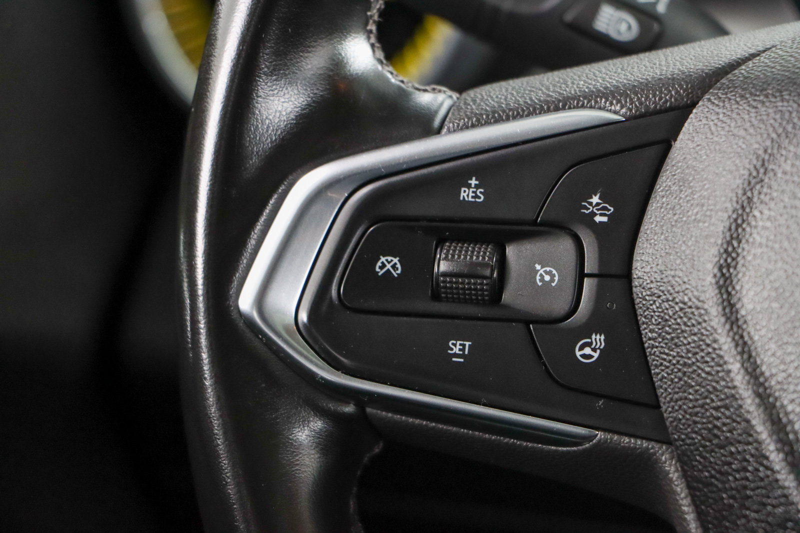 Used 2024 Chevrolet Trax LT w/ Sunroof Package FWD image 13
