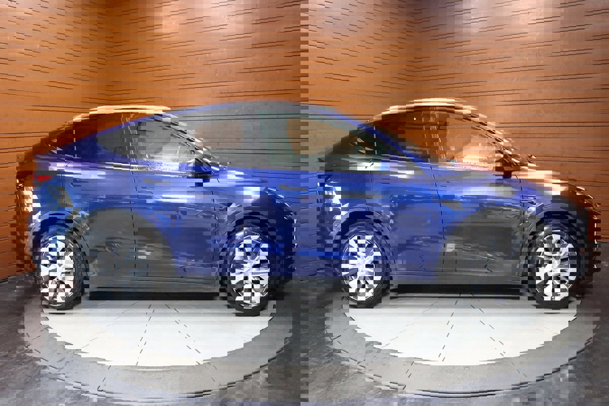 Used 2023 Tesla Model Y Long Range image 14